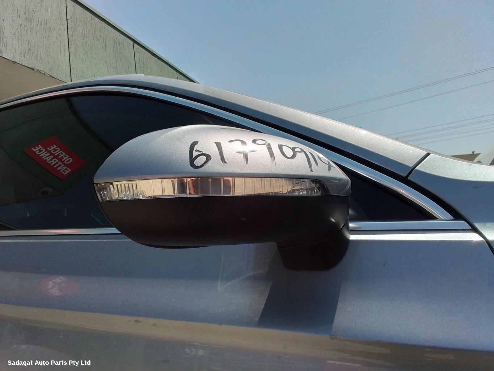 Volkswagen Passat Left Taillight