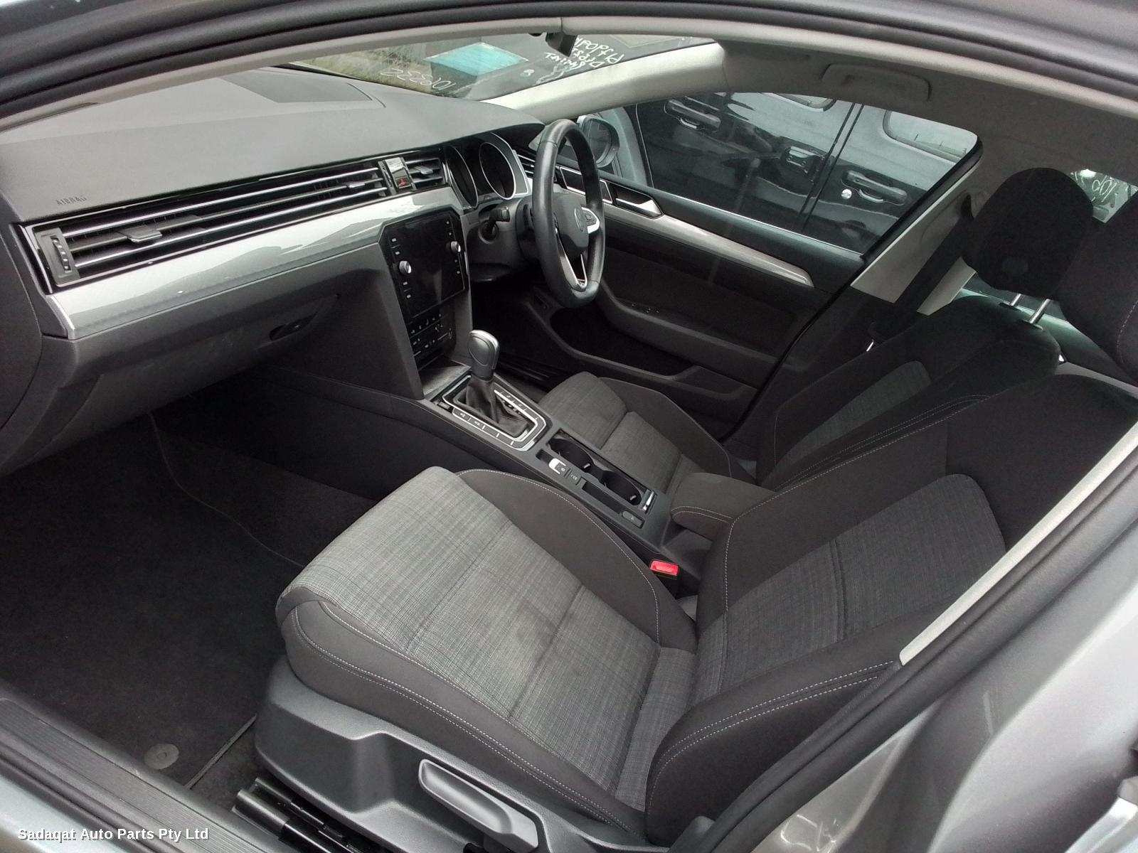 Volkswagen Passat Left Taillight