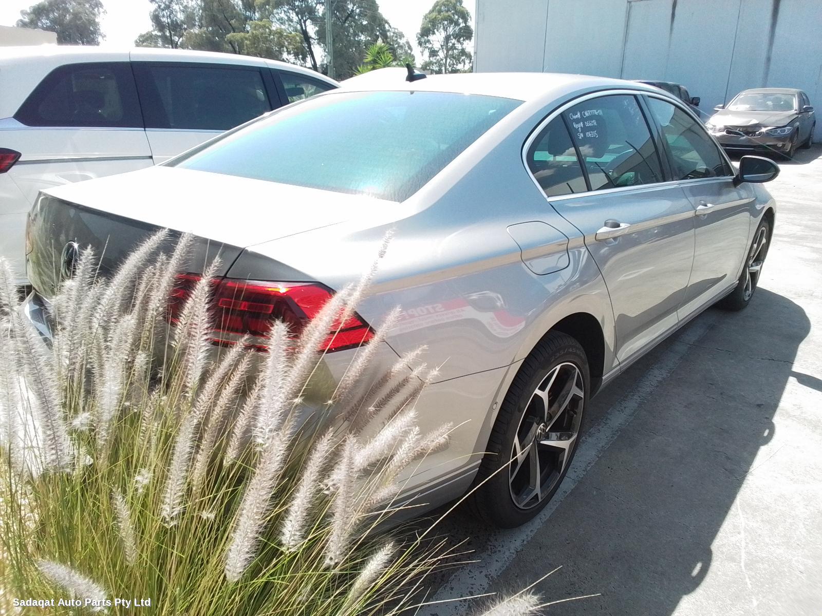 Volkswagen Passat Left Taillight