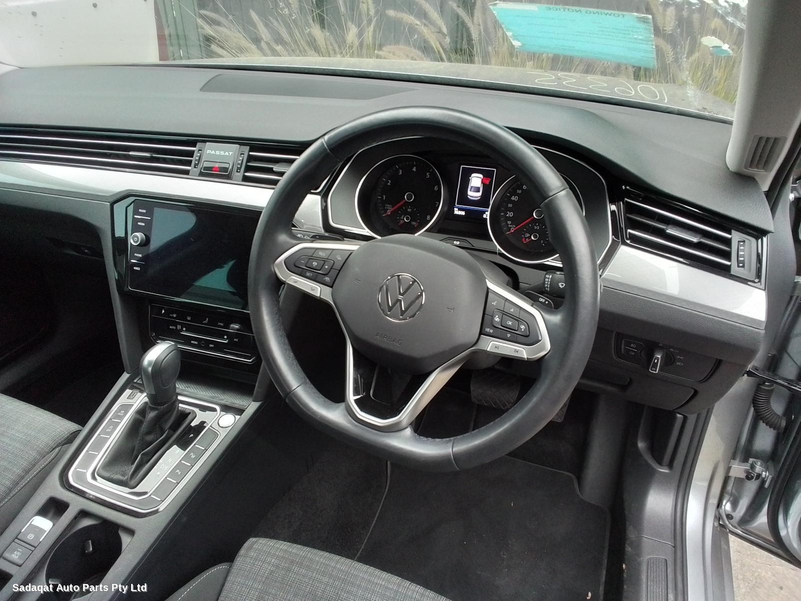 Volkswagen Passat Left Taillight