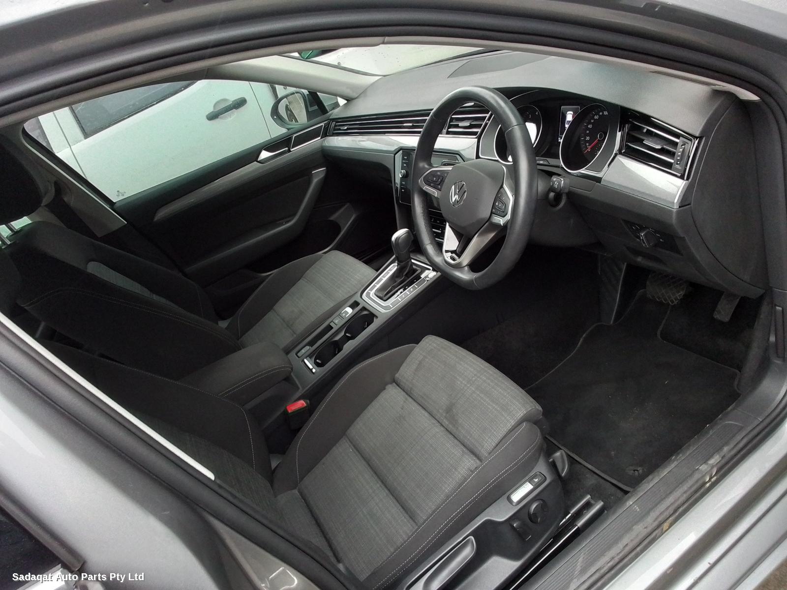 Volkswagen Passat Left Taillight