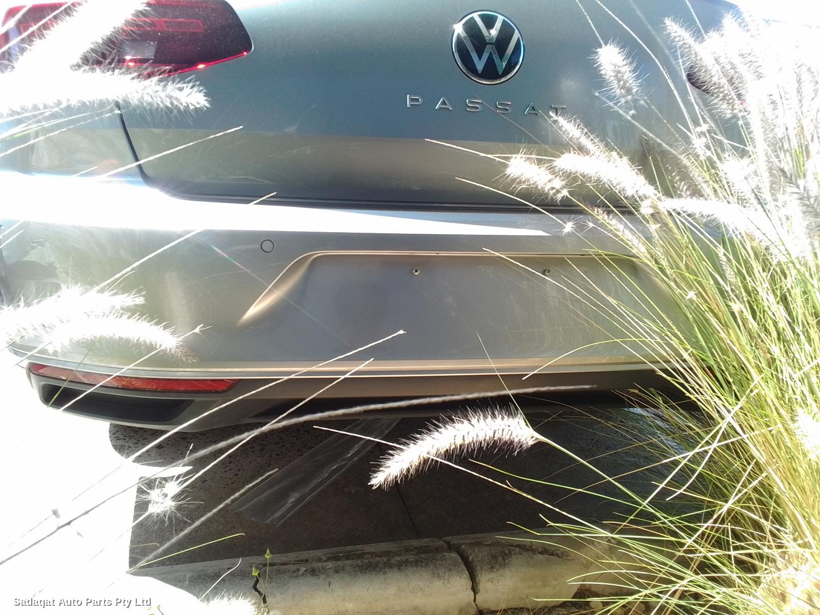 Volkswagen Passat Left Taillight