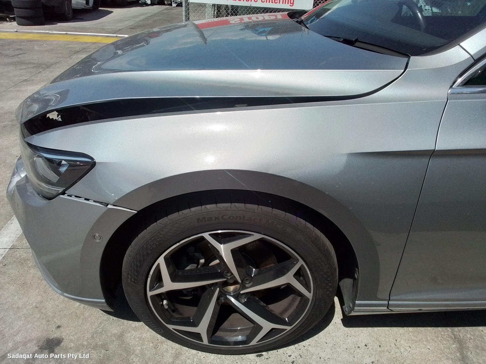 Volkswagen Passat Left Taillight