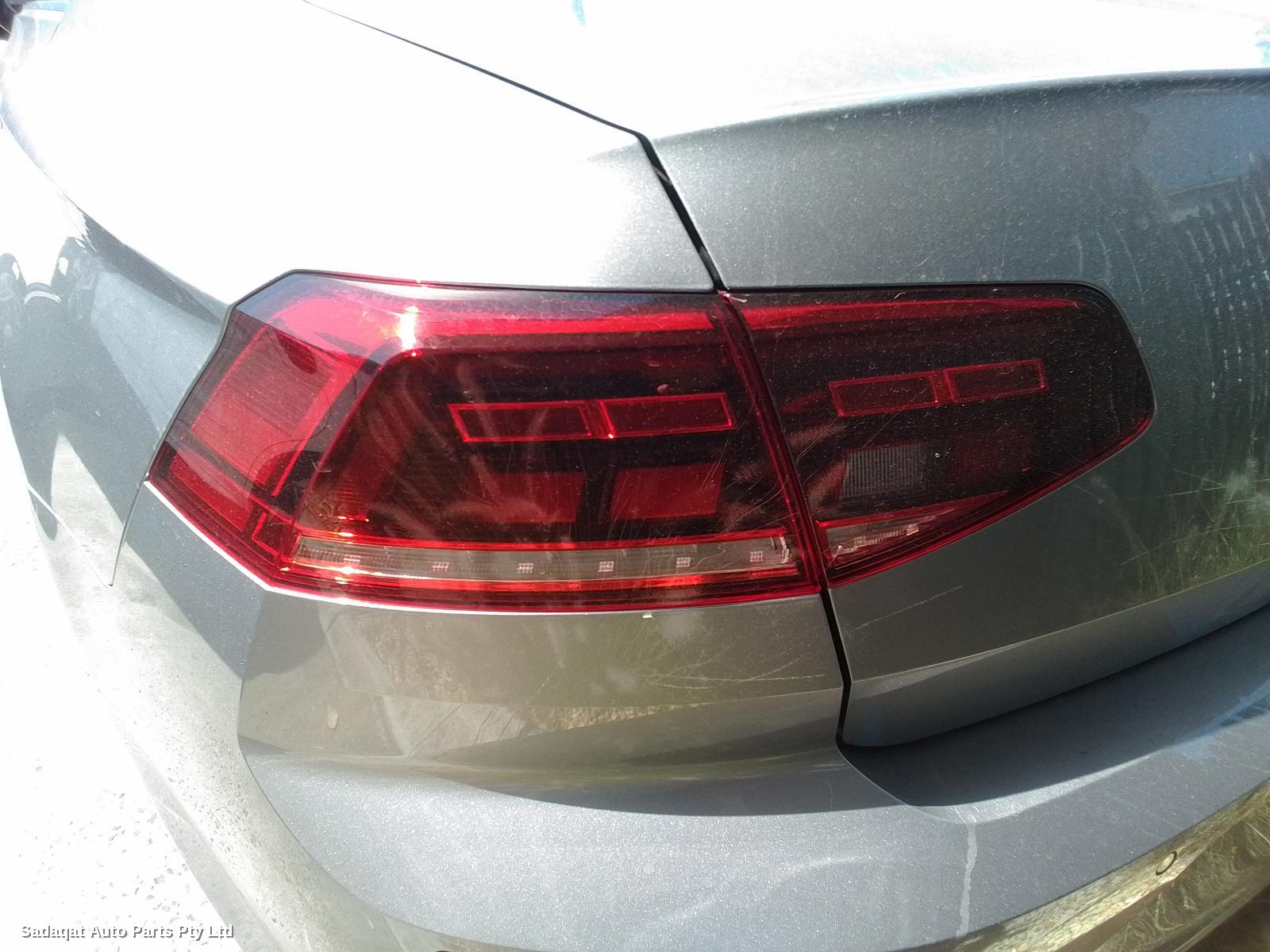 Volkswagen Passat Left Taillight