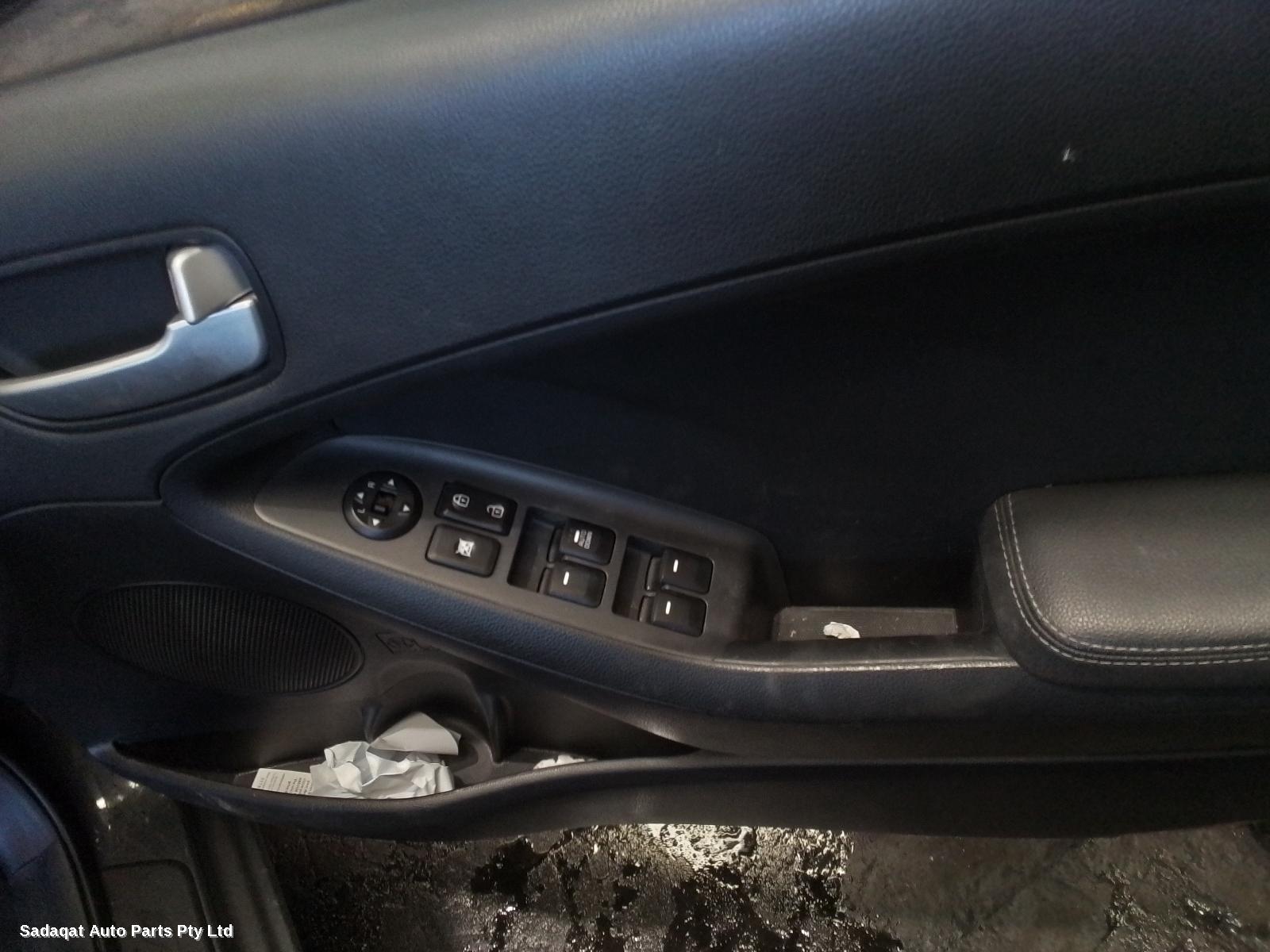 Kia Cerato Right Guard