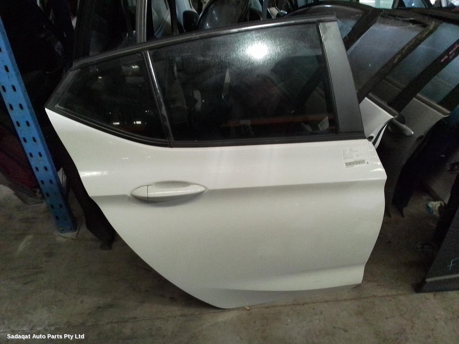 Holden Astra Right_rear_door_sliding