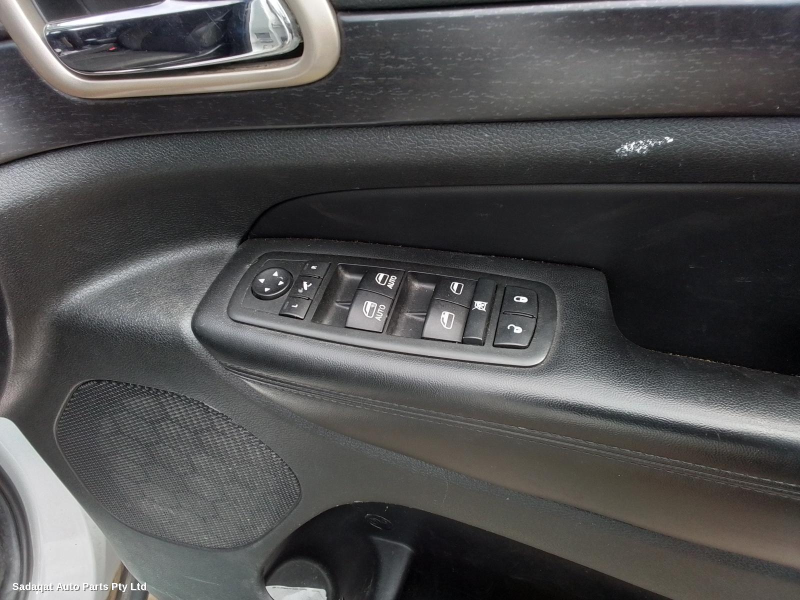 Jeep Grandcherokee Rear Garnish