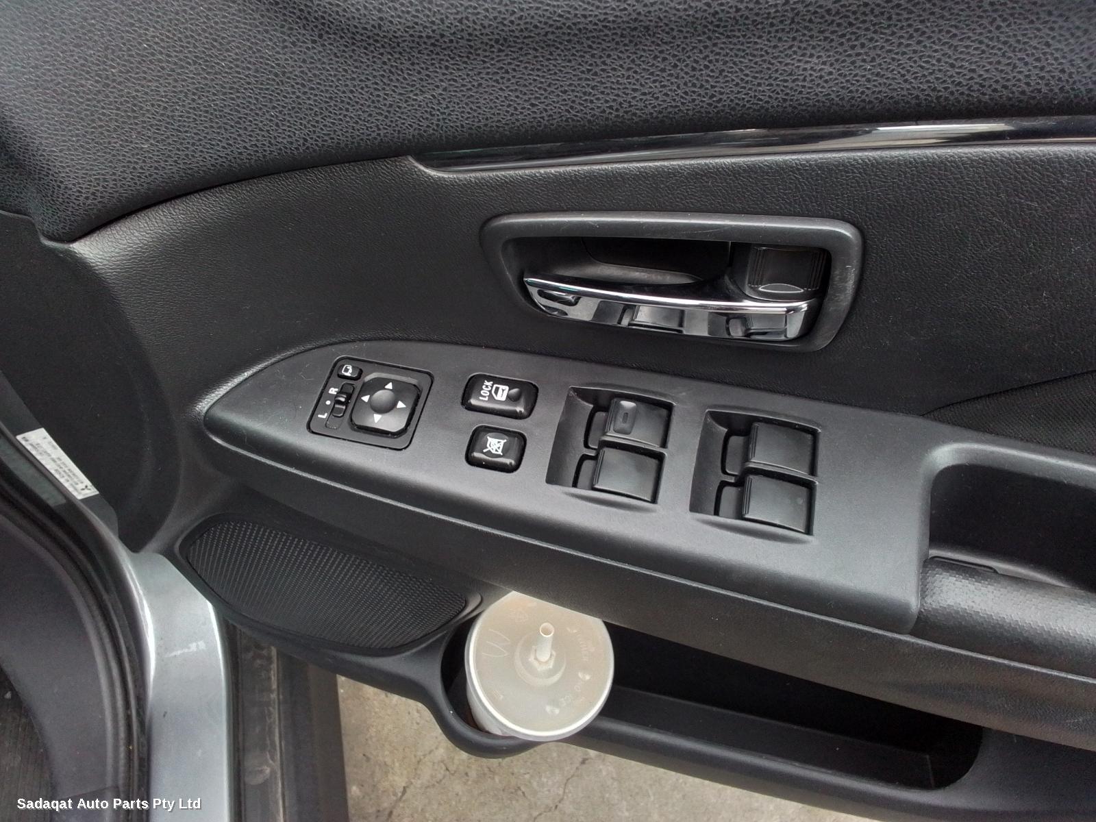 Mitsubishi Asx Right Guard