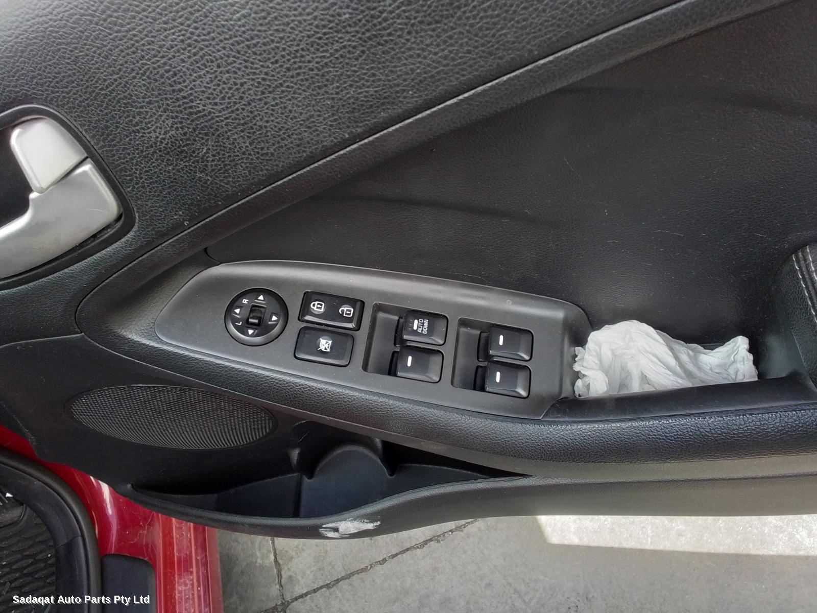 Kia Cerato Right Guard Liner