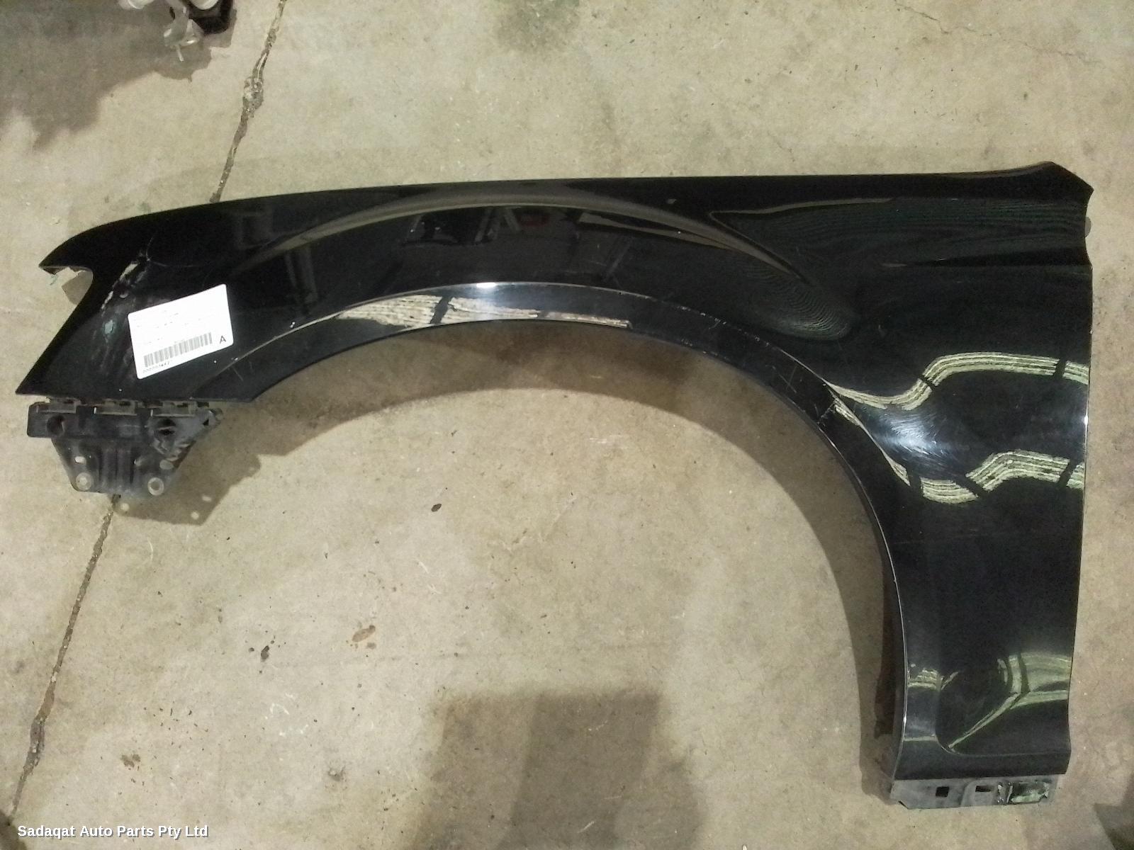 Chrysler 300c Left Guard