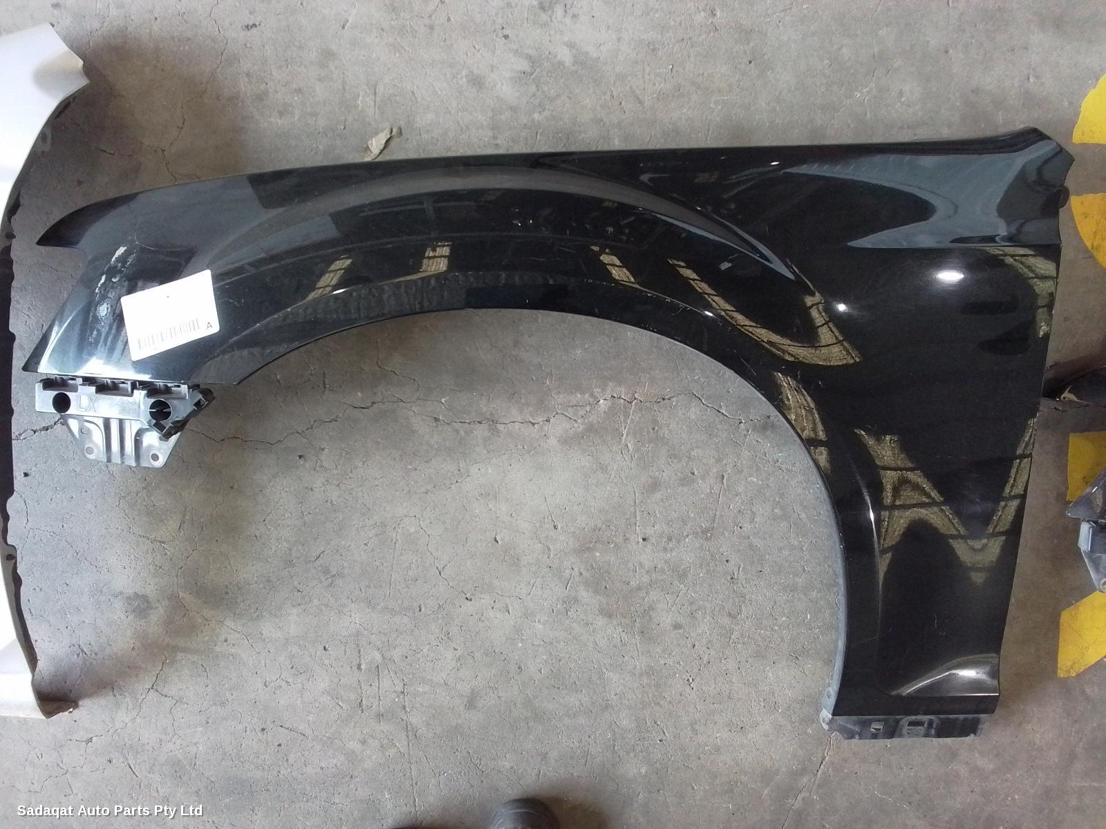 Chrysler 300c Left Guard