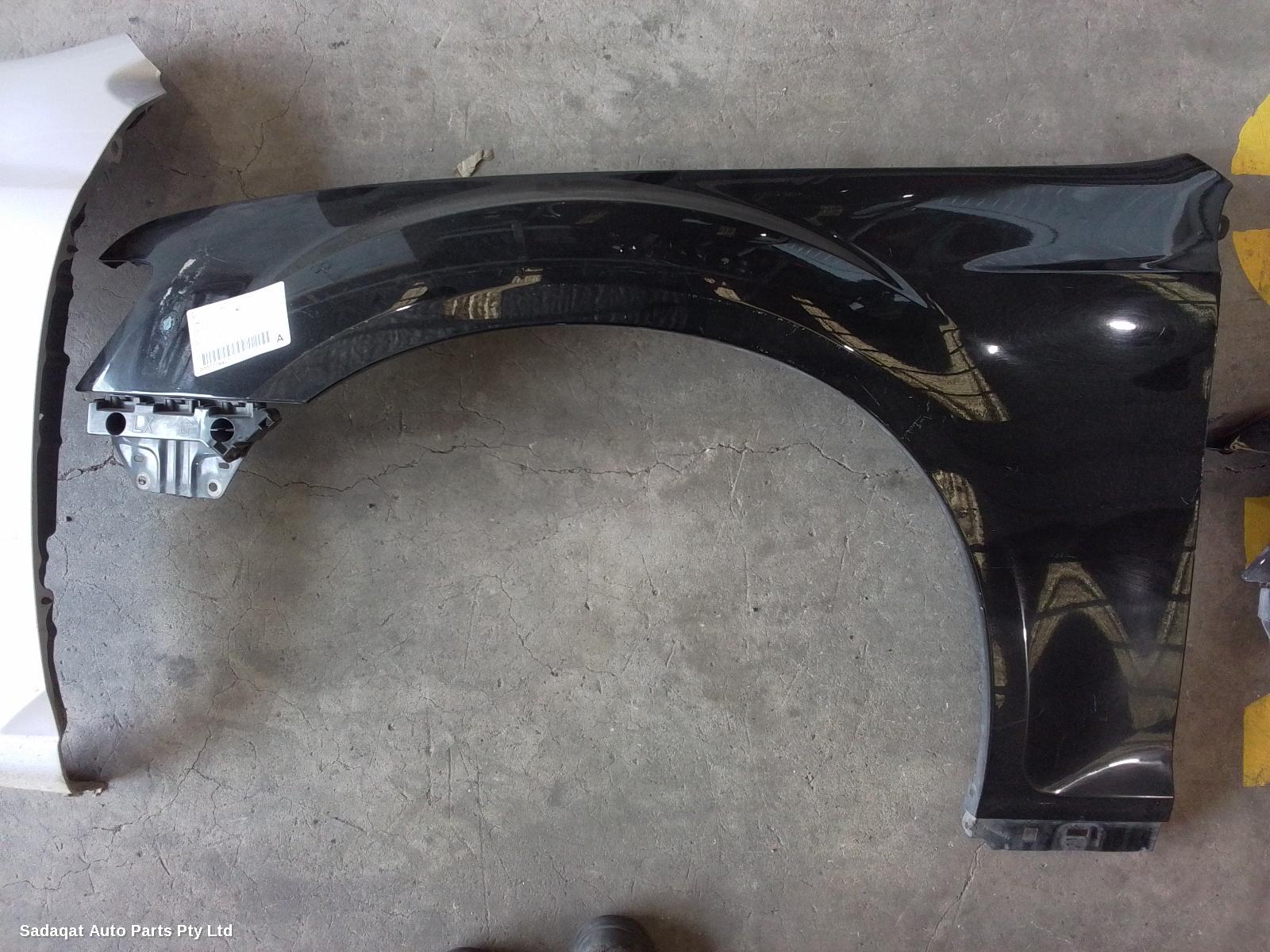 Chrysler 300c Left Guard