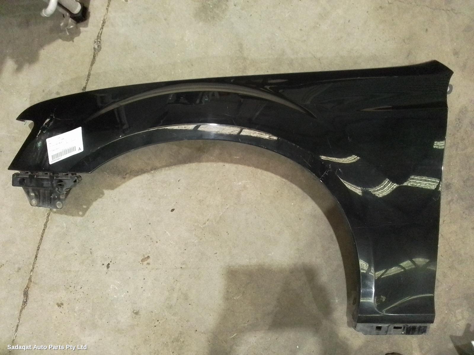 Chrysler 300c Left Guard