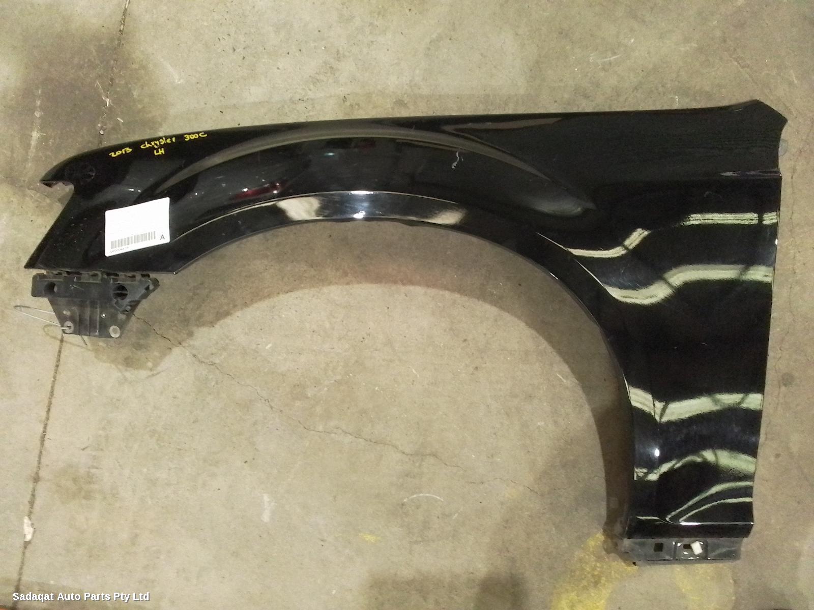 Chrysler 300c Left Guard