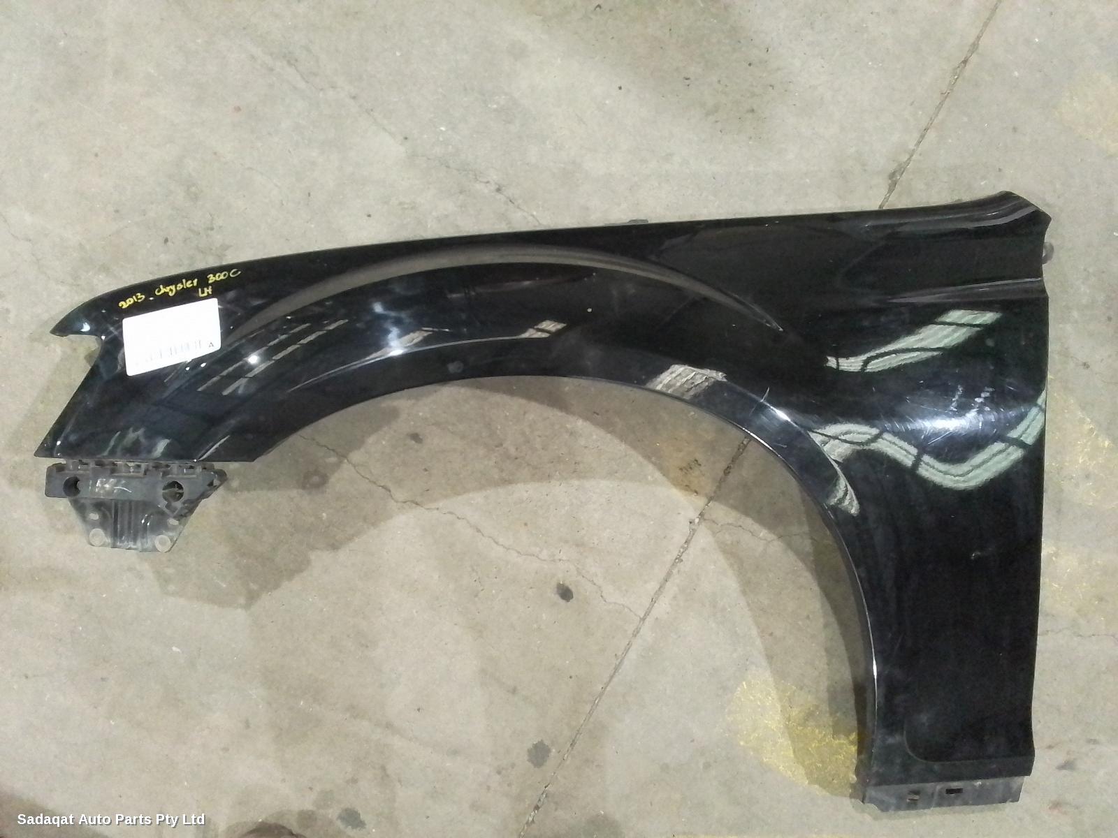 Chrysler 300c Left Guard