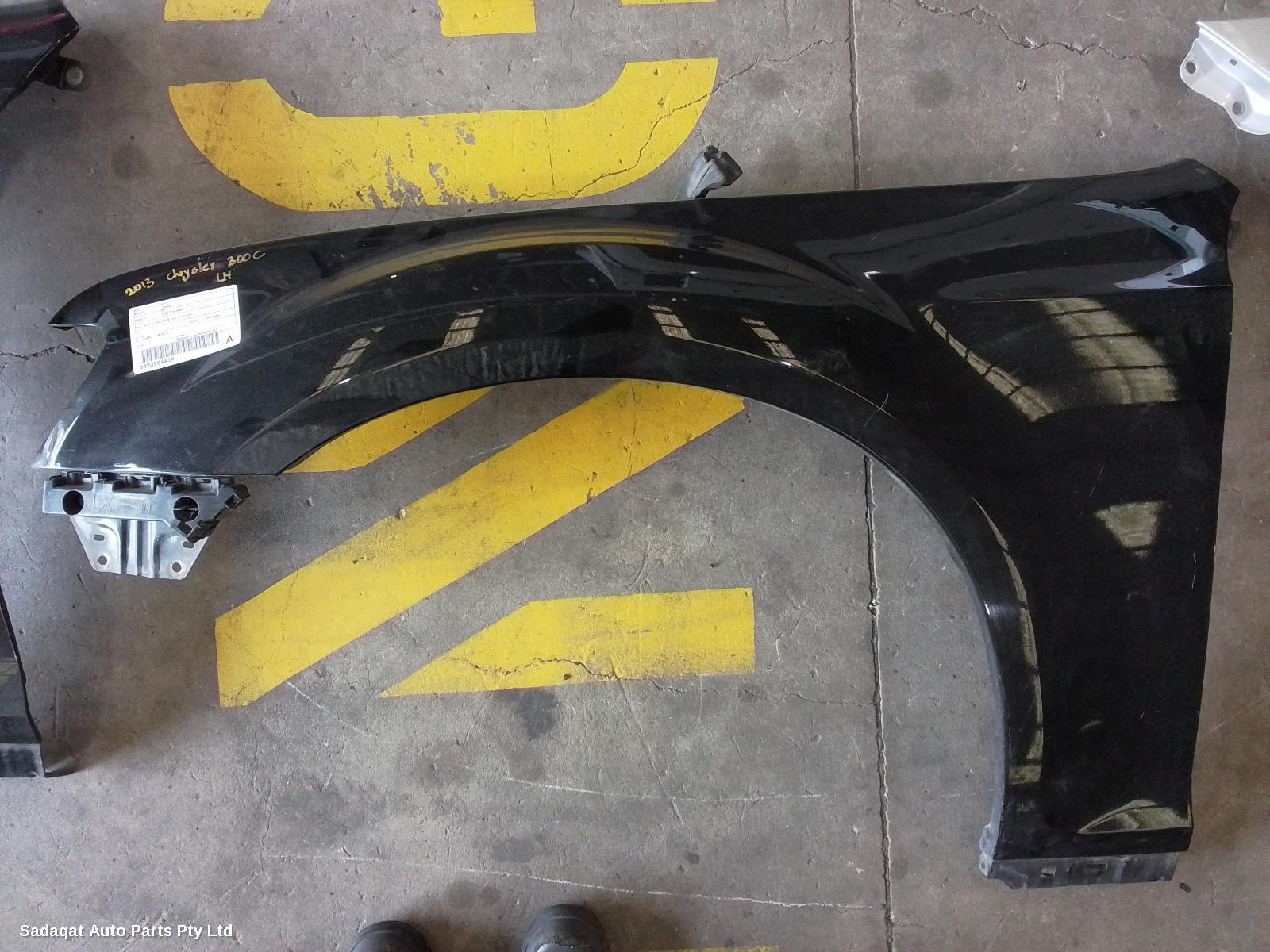 Chrysler 300c Left Guard