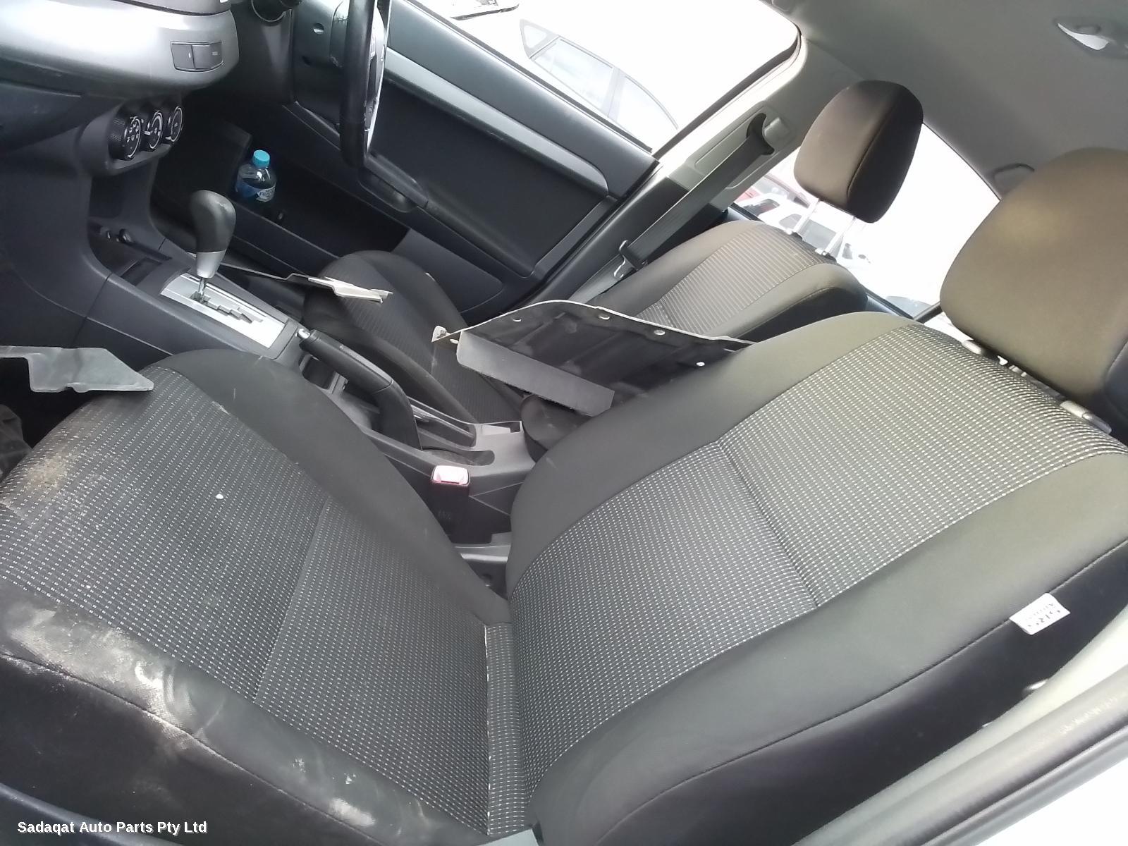 Mitsubishi Lancer Bonnet Lock/support