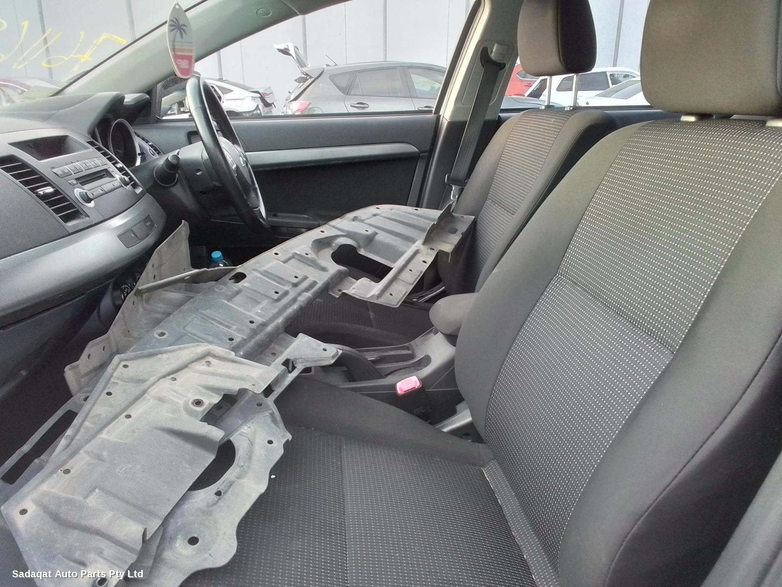 Mitsubishi Lancer Bonnet Lock/support