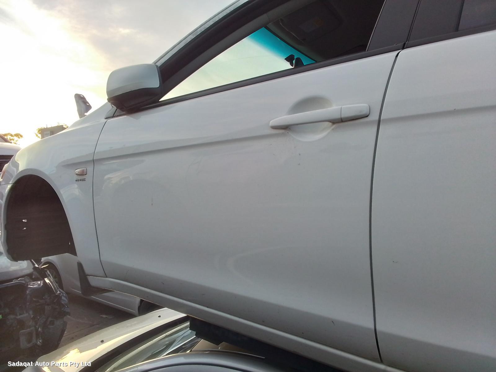Mitsubishi Lancer Bonnet Lock/support