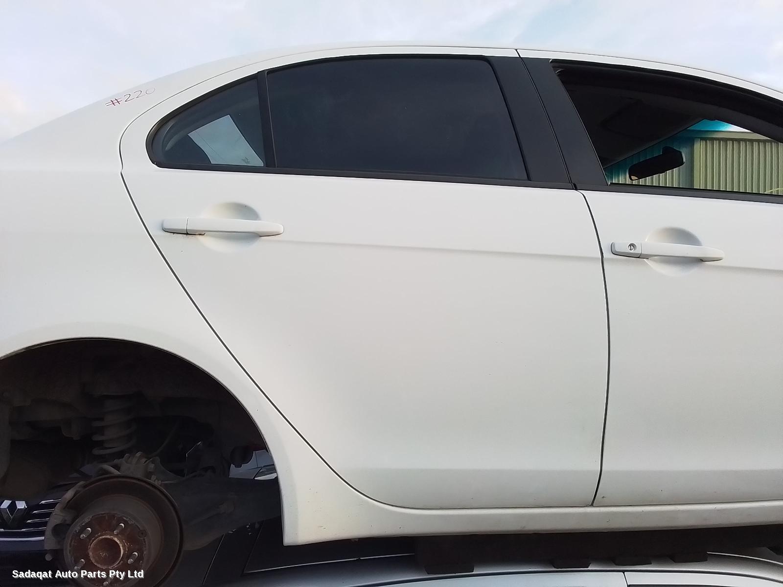 Mitsubishi Lancer Bonnet Lock/support