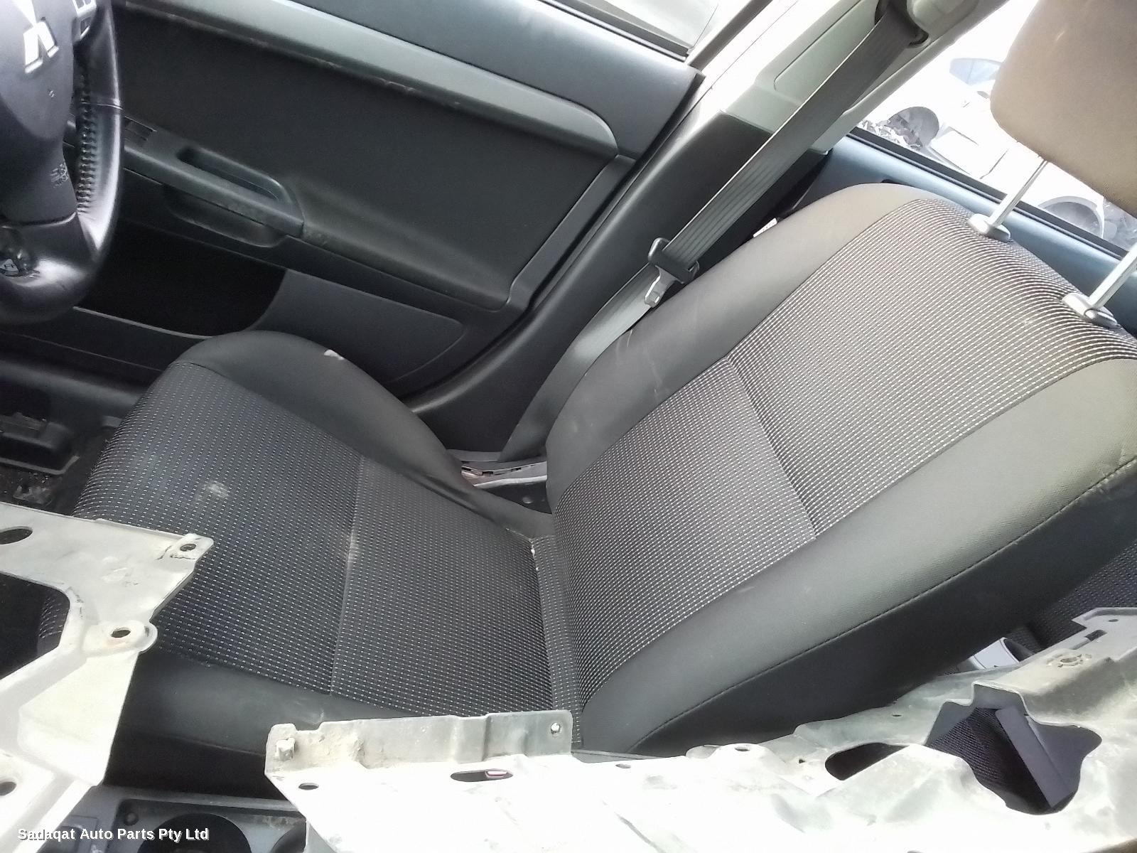Mitsubishi Lancer Bonnet Lock/support