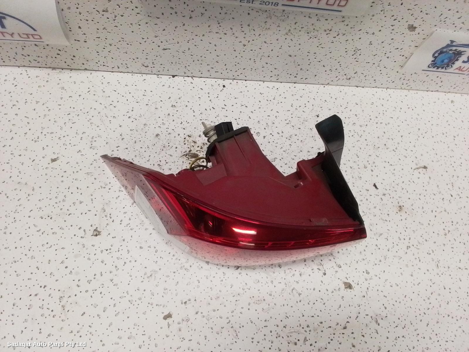 Volkswagen Passat Left Taillight