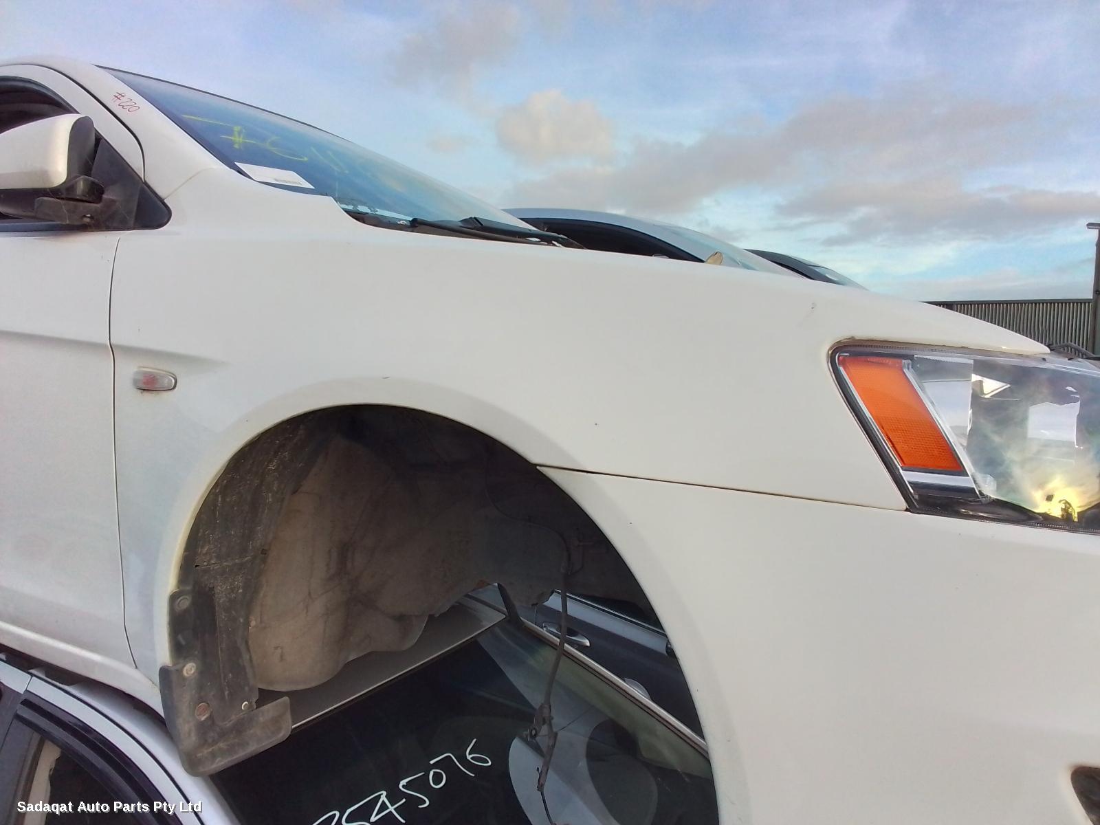 Mitsubishi Lancer Bonnet Lock/support