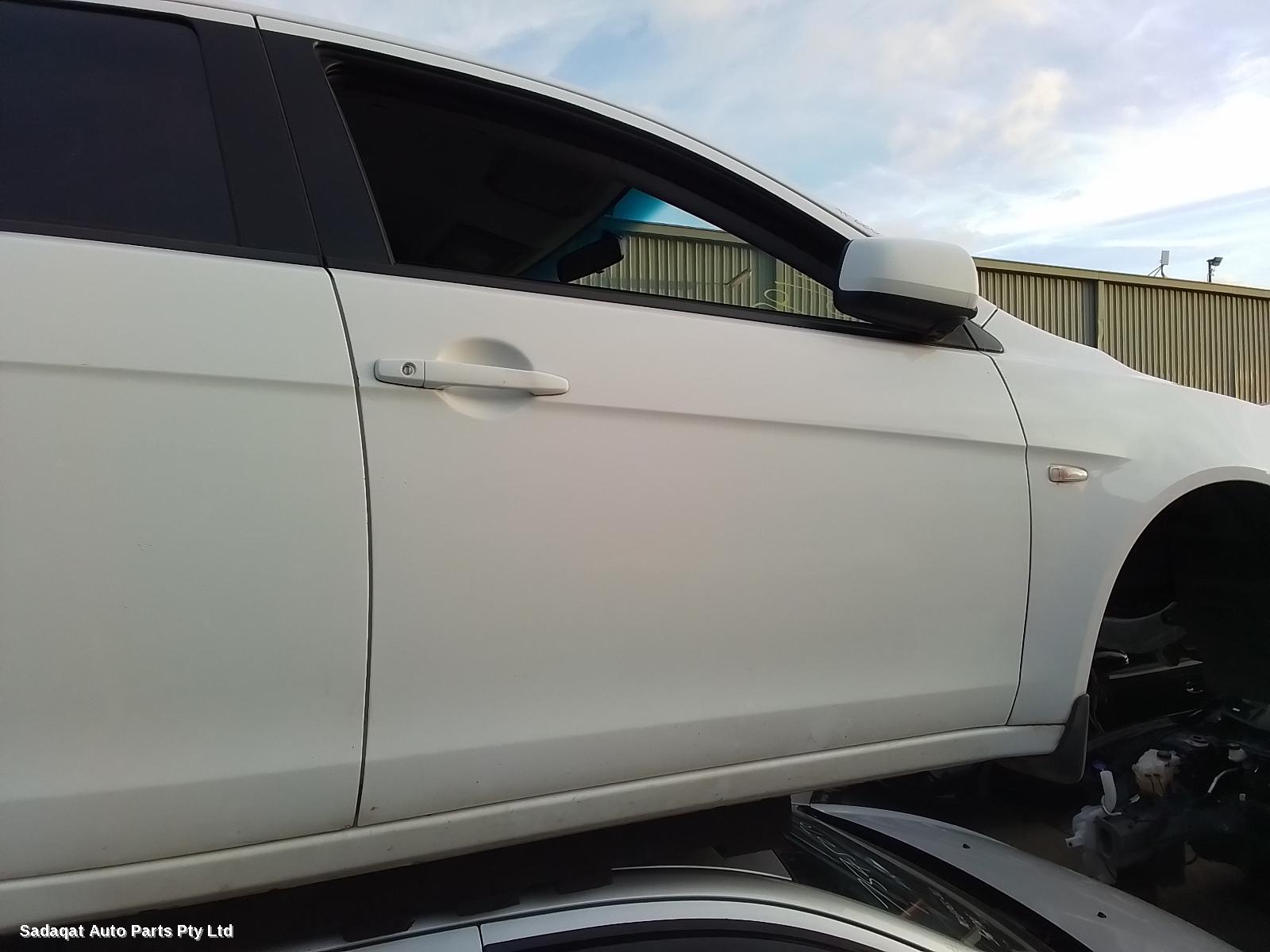 Mitsubishi Lancer Bonnet Lock/support
