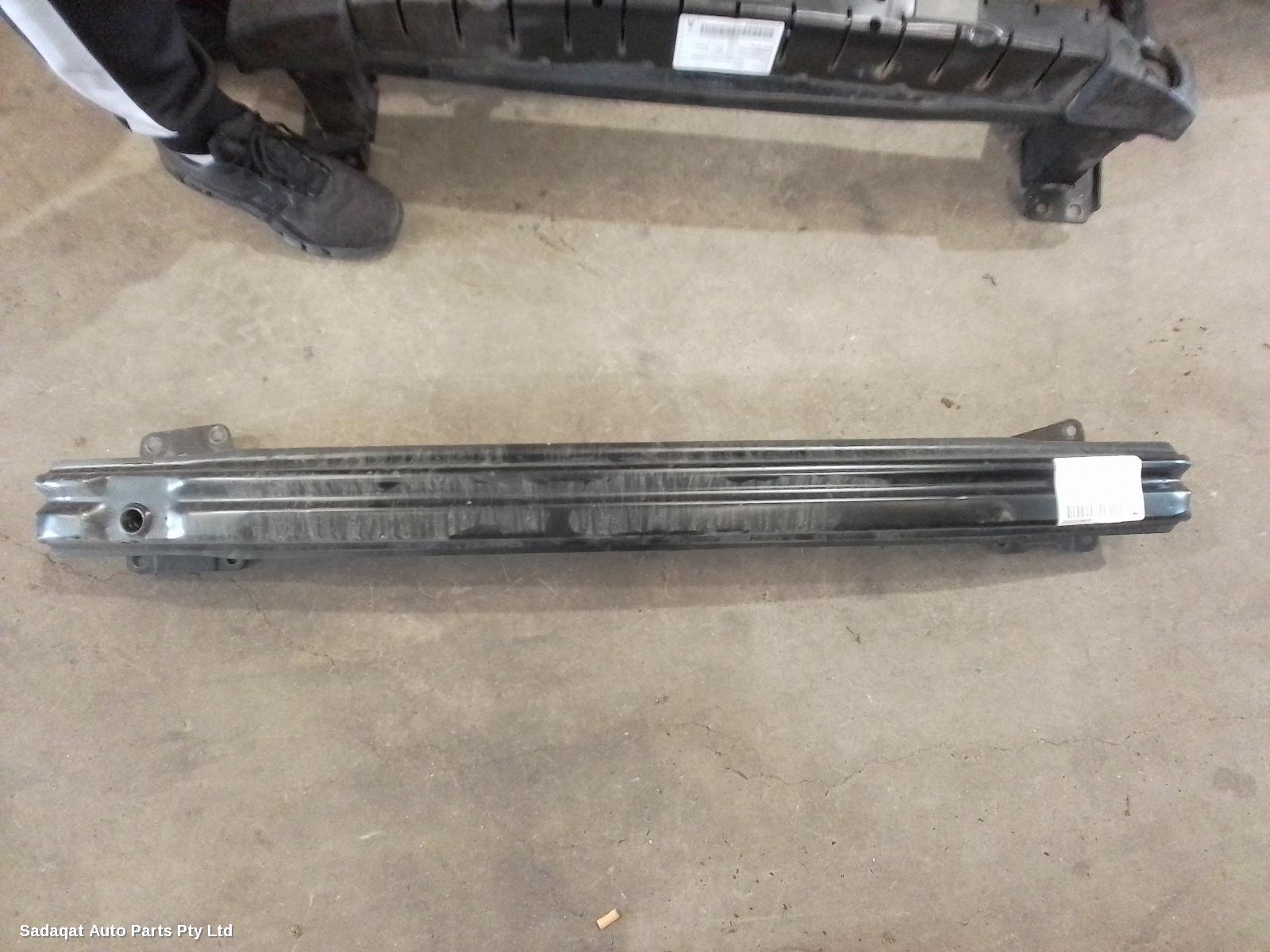 Volkswagen Passat R/bar Bracket/reinfo