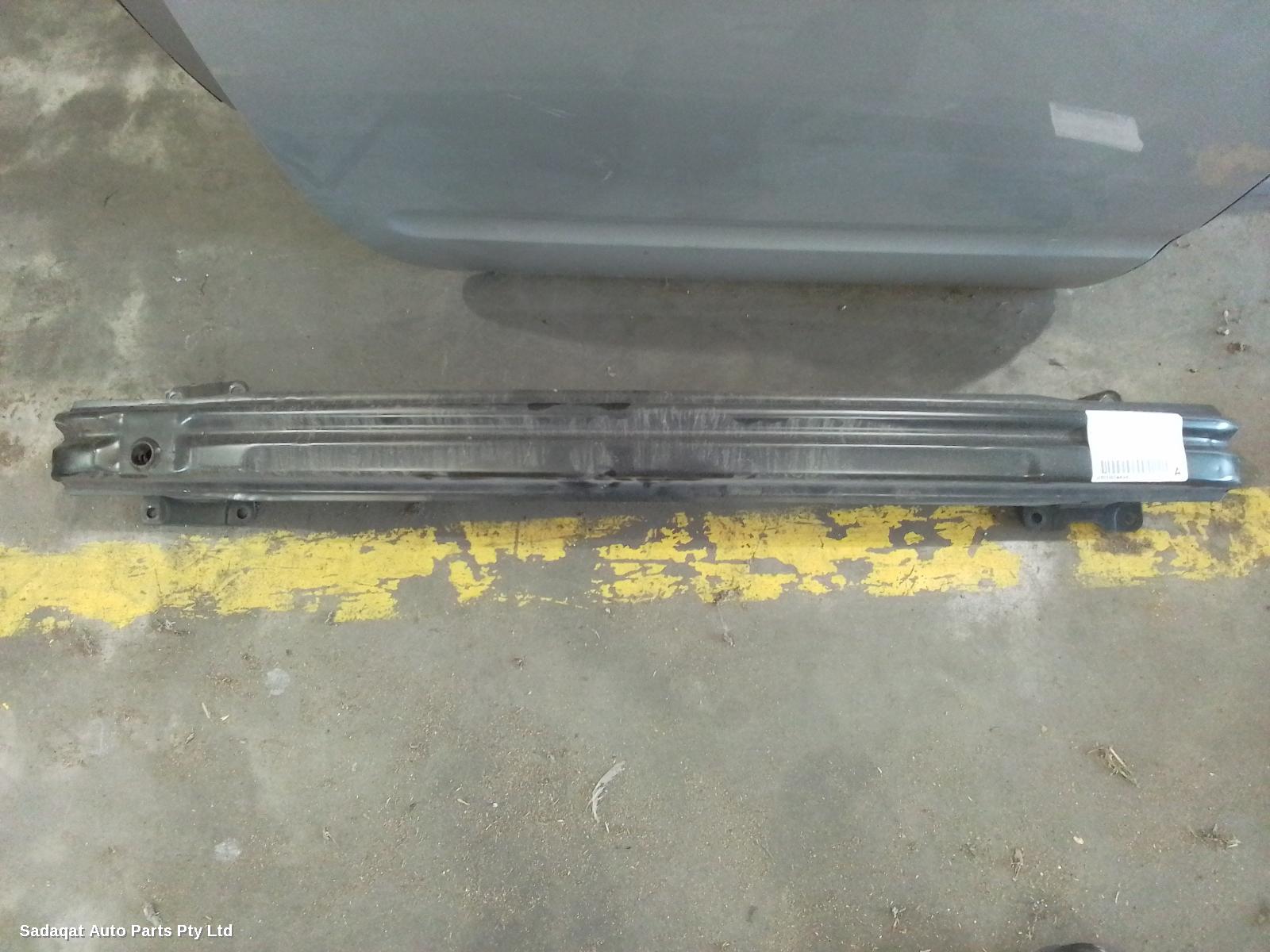 Volkswagen Passat R/bar Bracket/reinfo