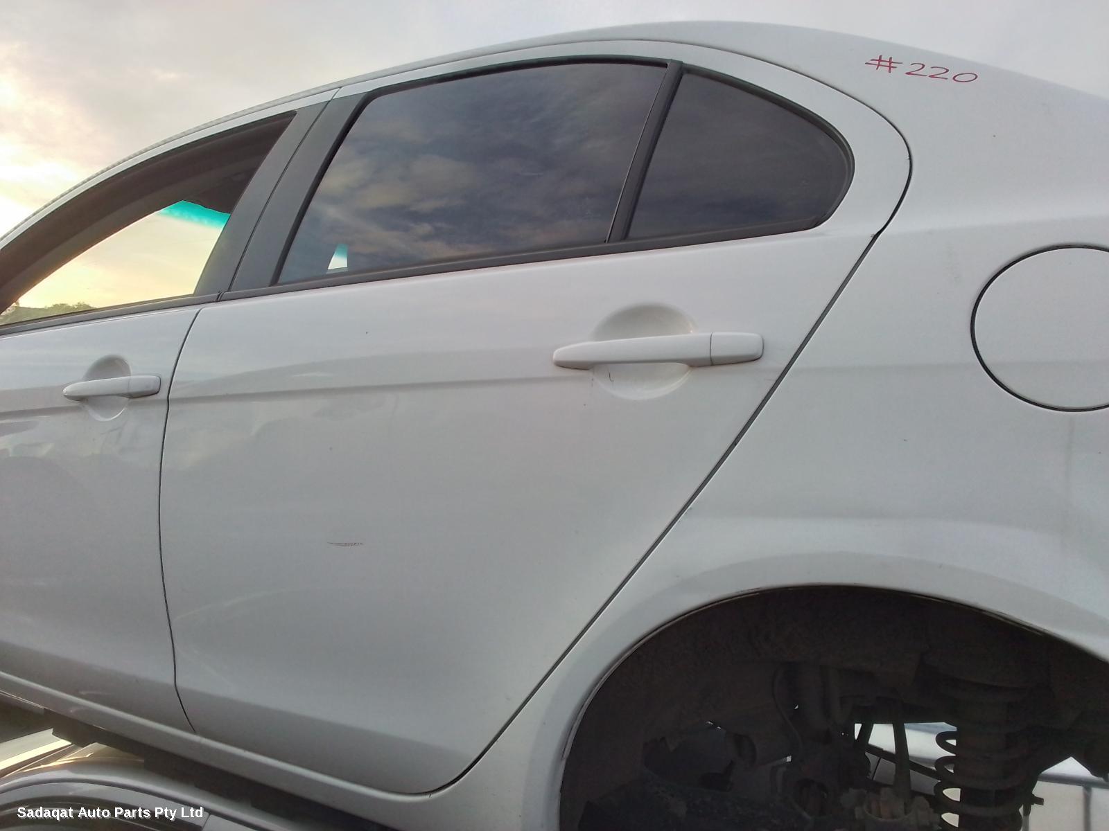 Mitsubishi Lancer Bonnet Lock/support