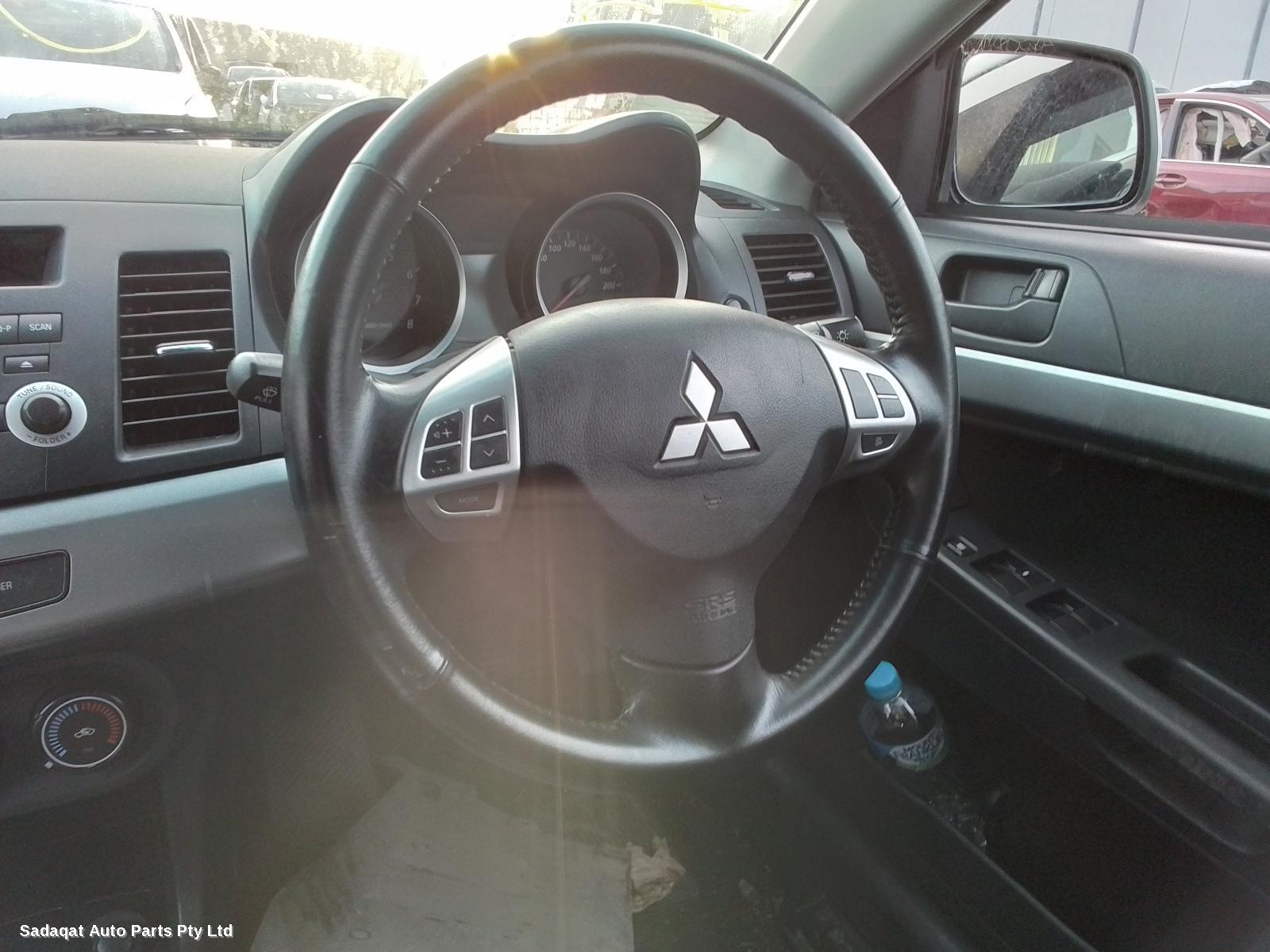 Mitsubishi Lancer Bonnet Lock/support