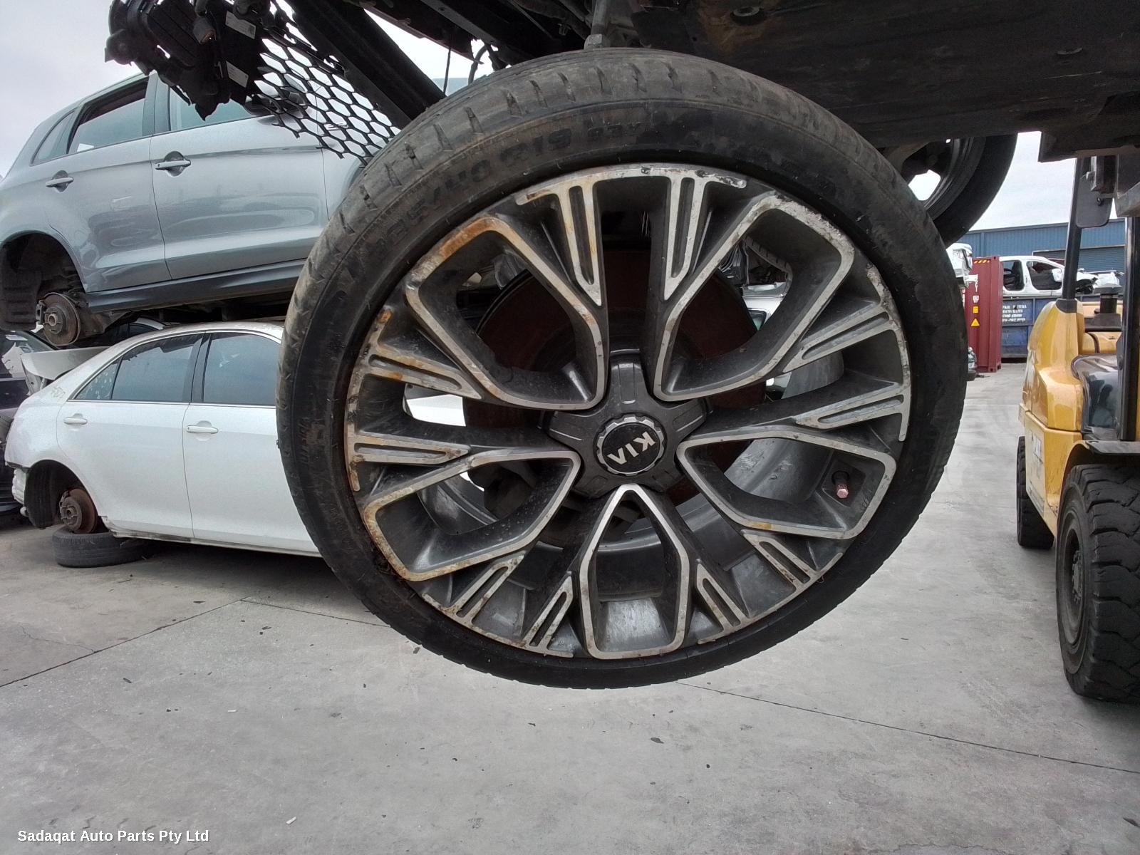 Kia Stinger Left Front Door Window