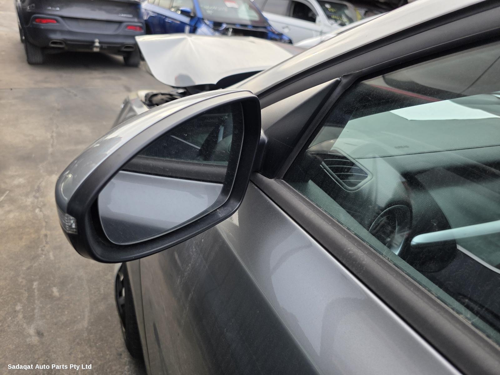 Kia Cerato Right Door Mirror