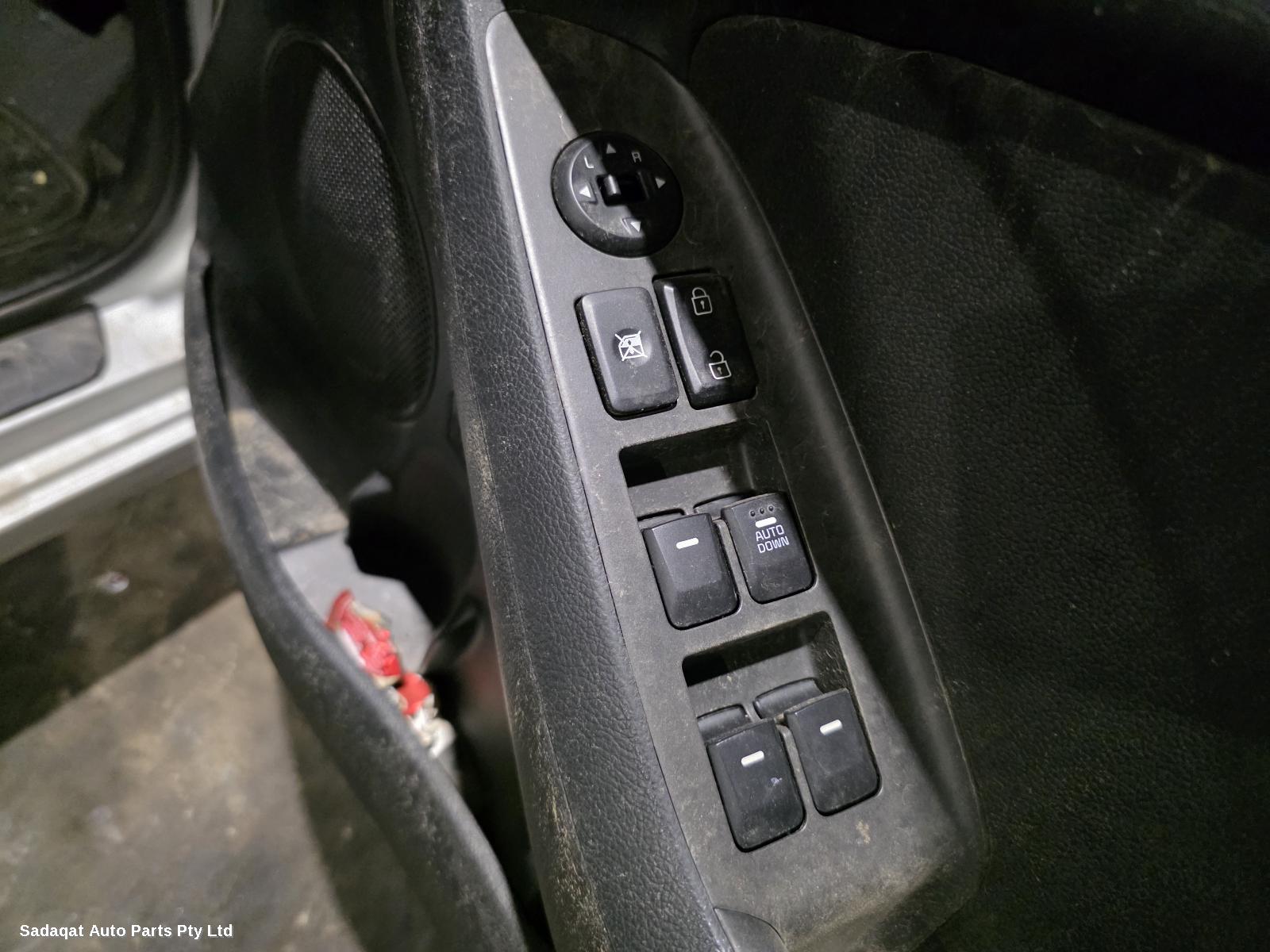 Volkswagen Golf R/bar Bracket/reinfo