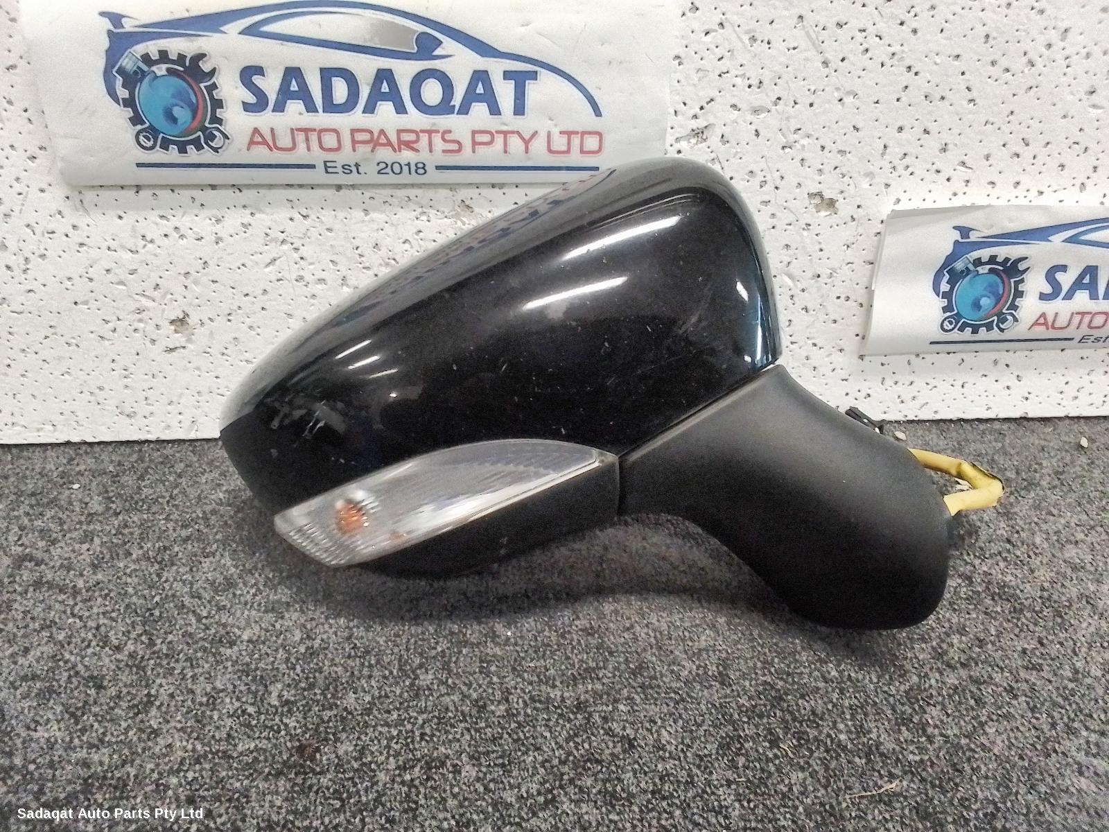 Renault Captur Right Door Mirror