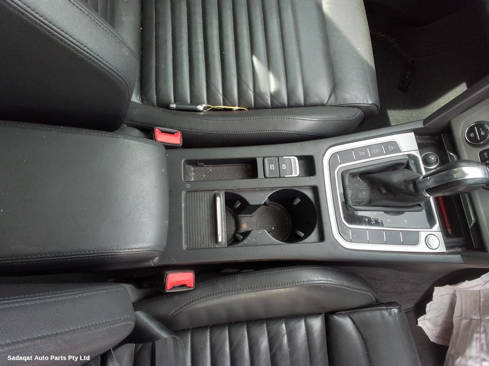 Volkswagen Passat Hatch Strut