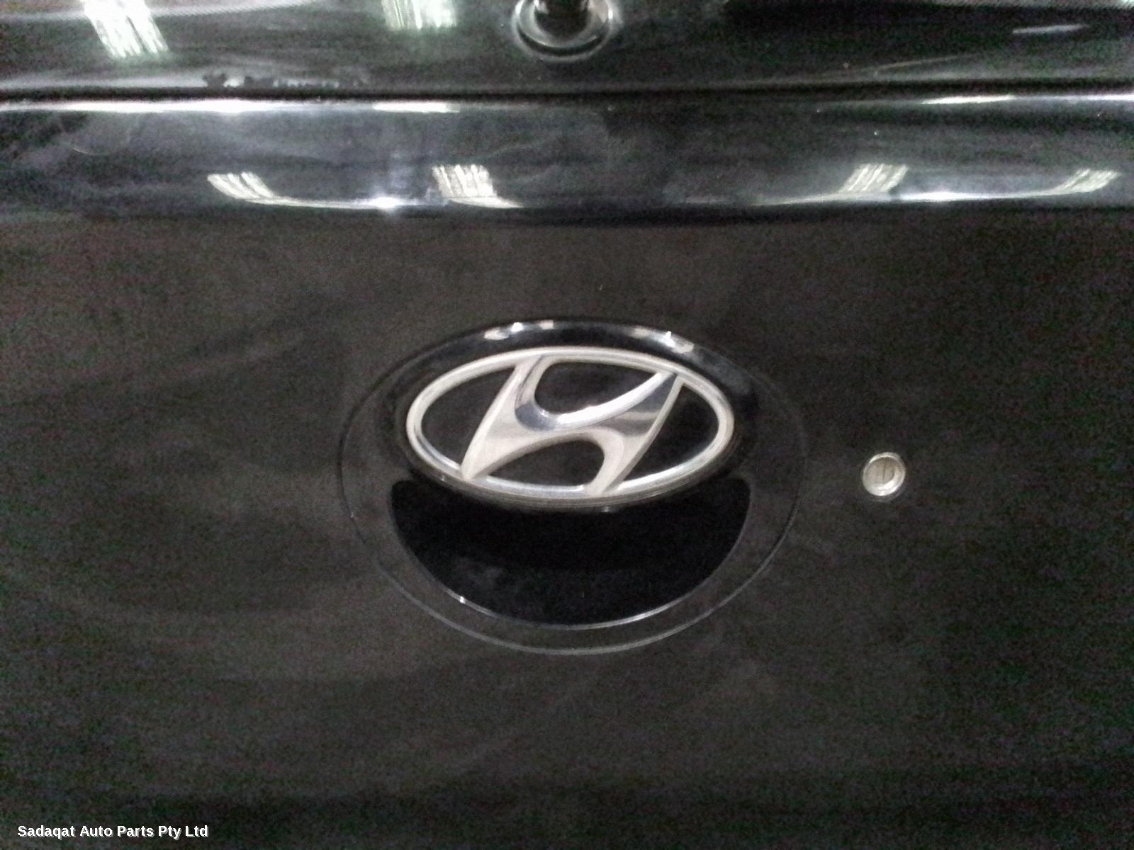 Hyundai Accent Bootlid/tailgate