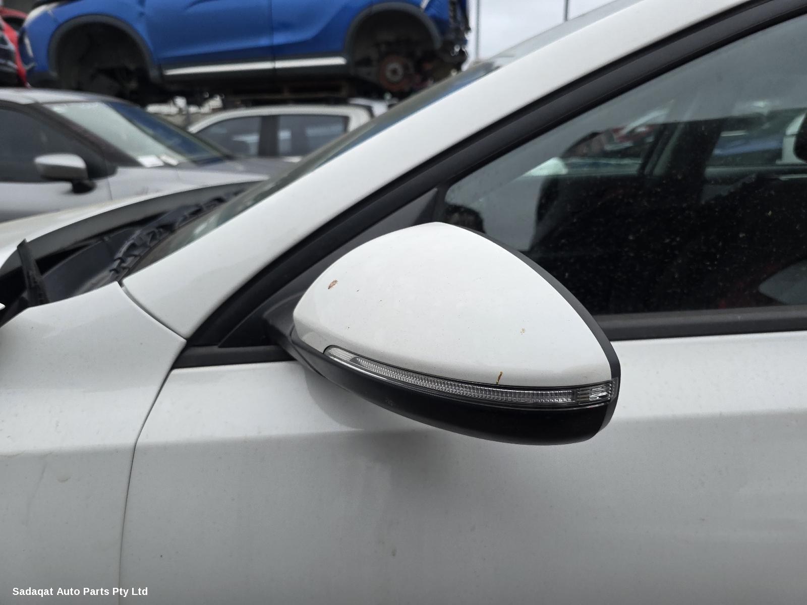 Kia Cerato Right Door Mirror