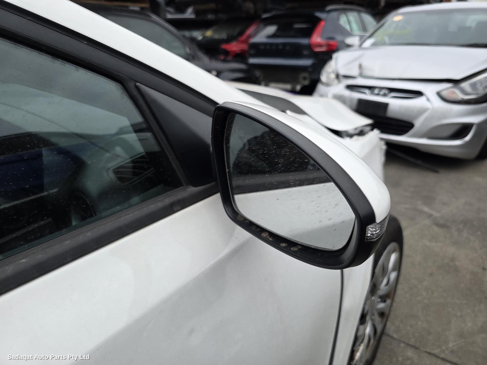 Kia Cerato Right Door Mirror