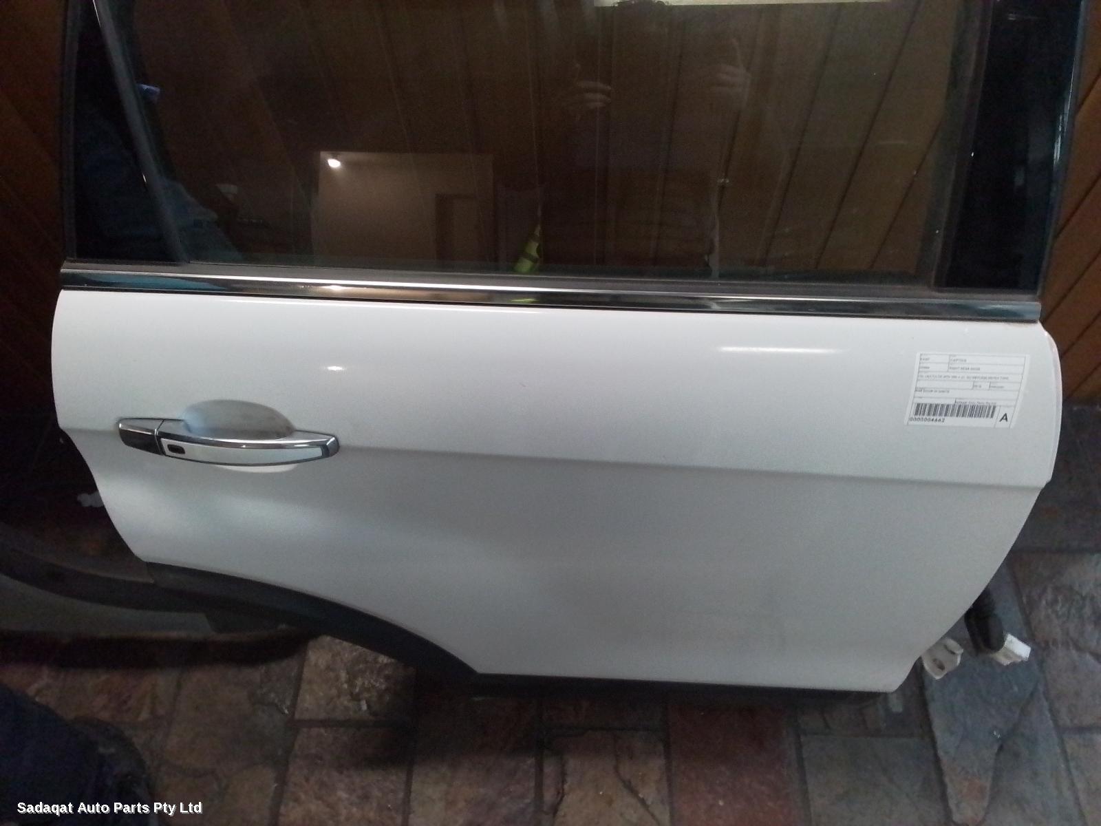 Holden Captiva Right_rear_door_sliding