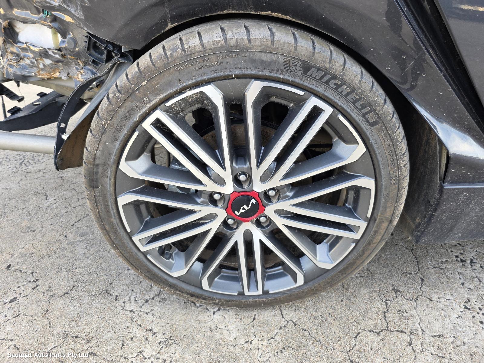 Kia Cerato Left Front Door Window