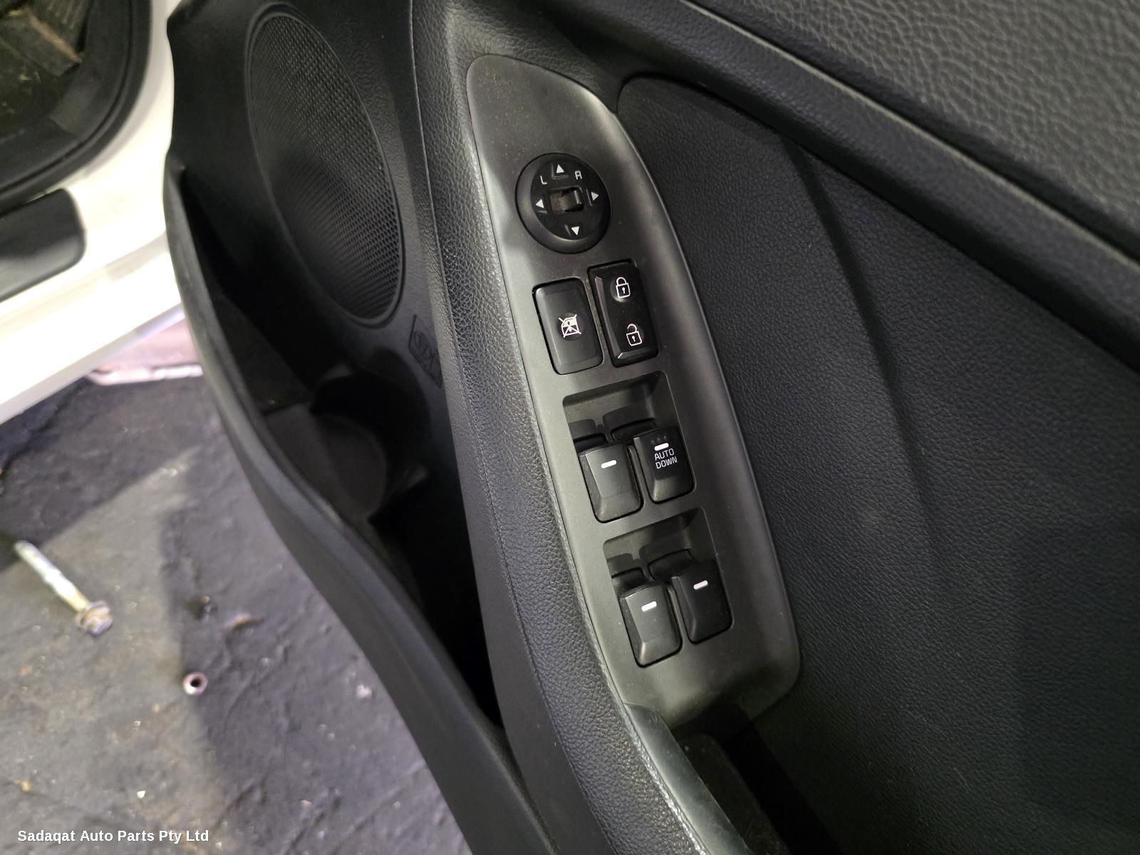 Kia Cerato Glove Box