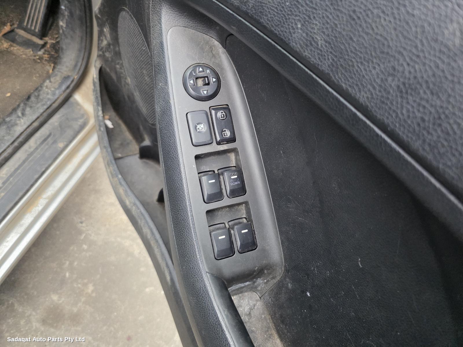 Kia Cerato Right Guard