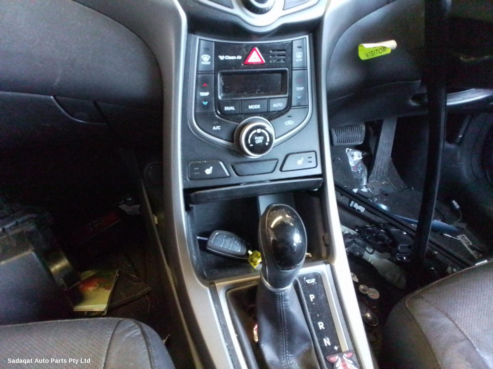 Hyundai Elantra Left Door Mirror