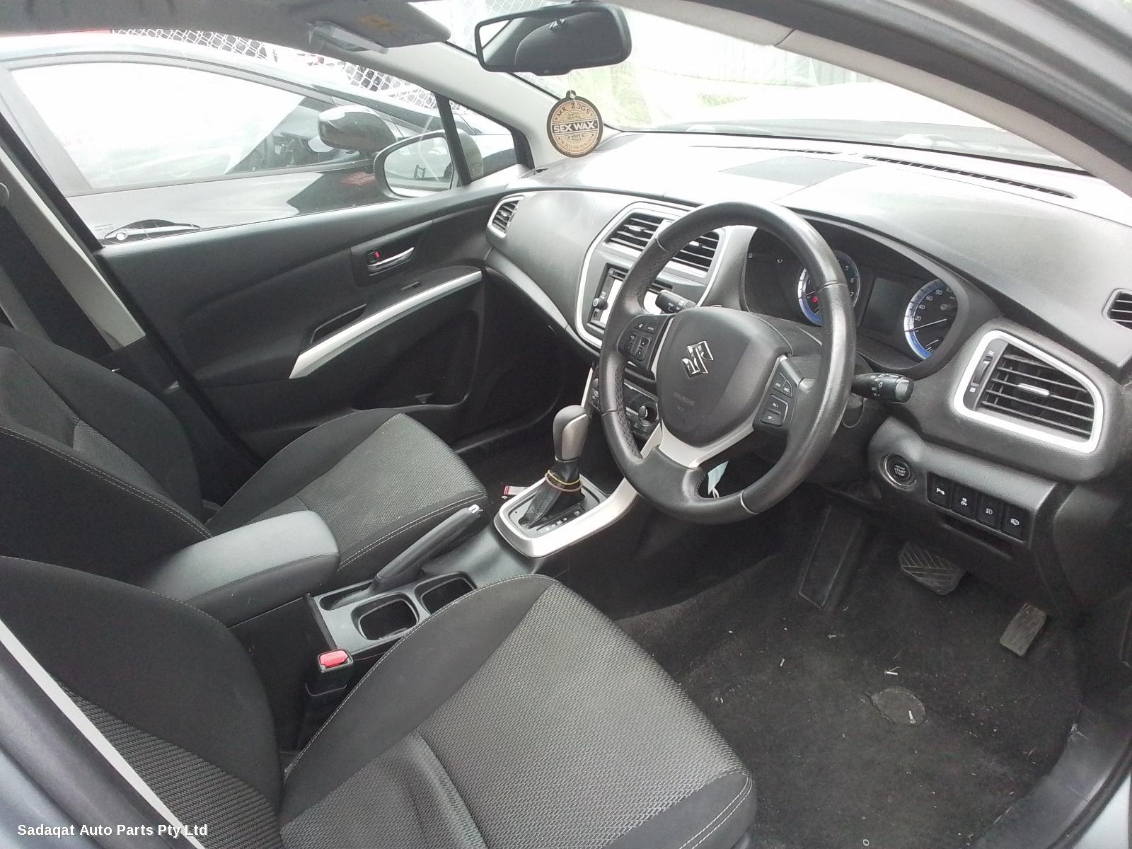 Suzuki S-cross Left Door Mirror