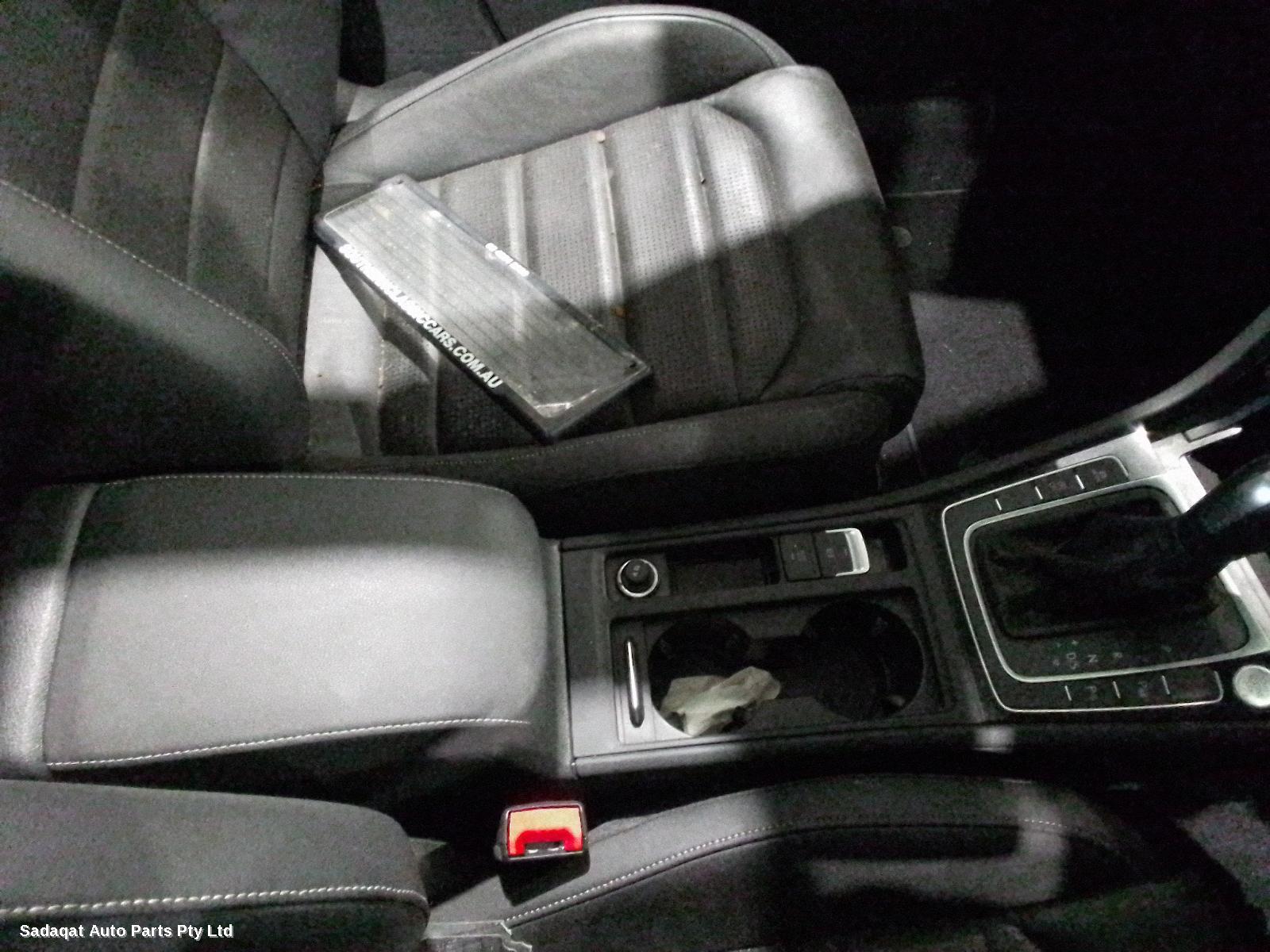 Volkswagen Golf Left Guard Liner