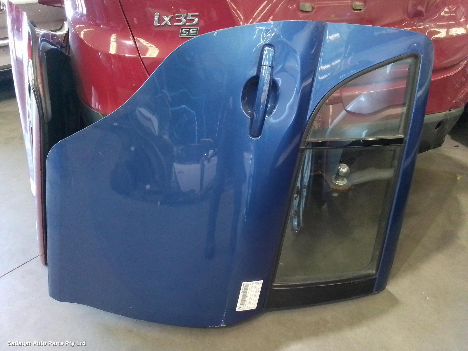 Suzuki Swift Right_rear_door_sliding