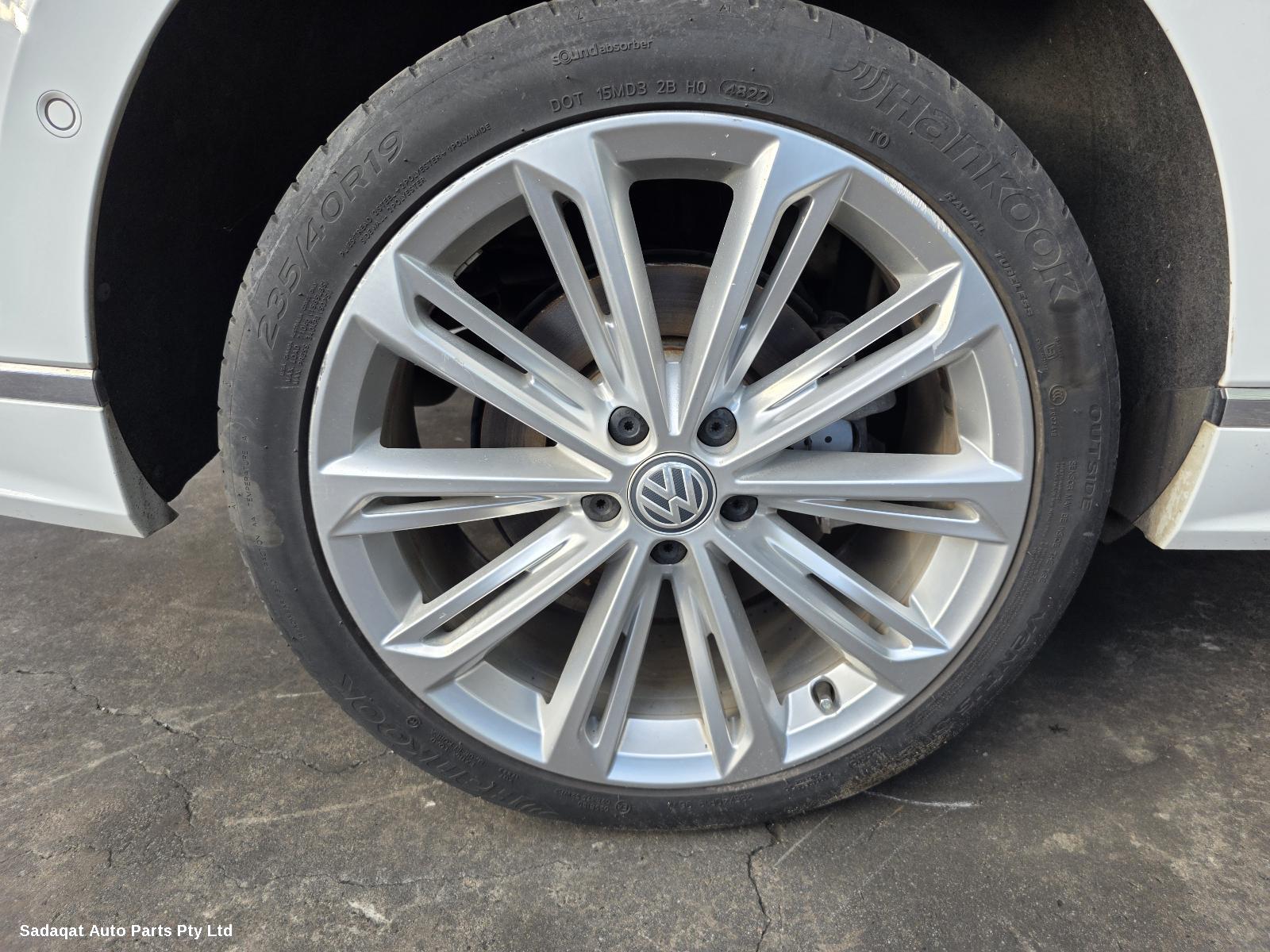 Volkswagen Passat Sunvisor