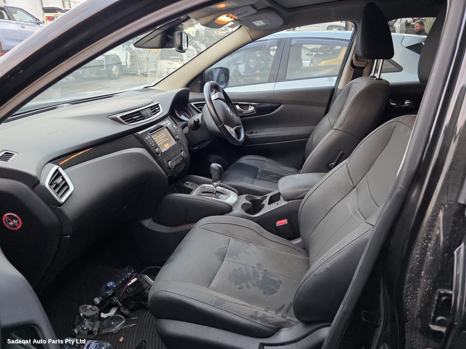 Nissan Qashqai Right Front Door